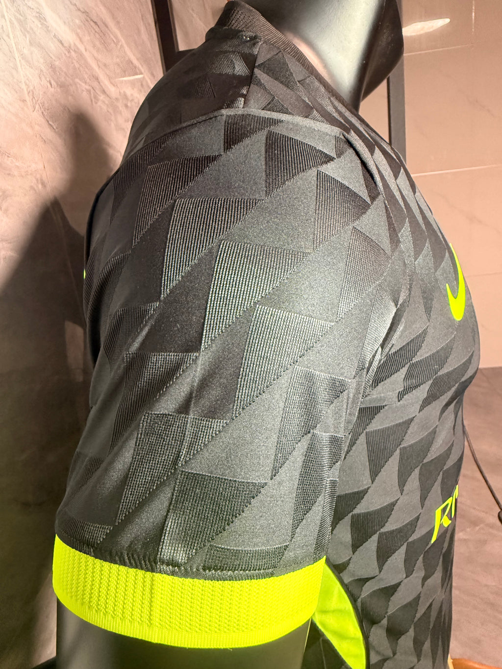 Atletico Madrid 2026/27 Black and Neon Yellow Away Shirt — Player Version — photo 7
