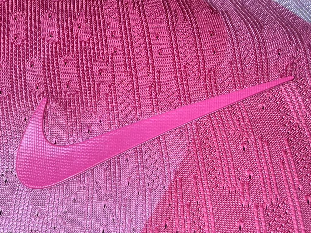Barcelona 2026/27 Pink and White Special-Edition Shirt — Player Version — photo 3