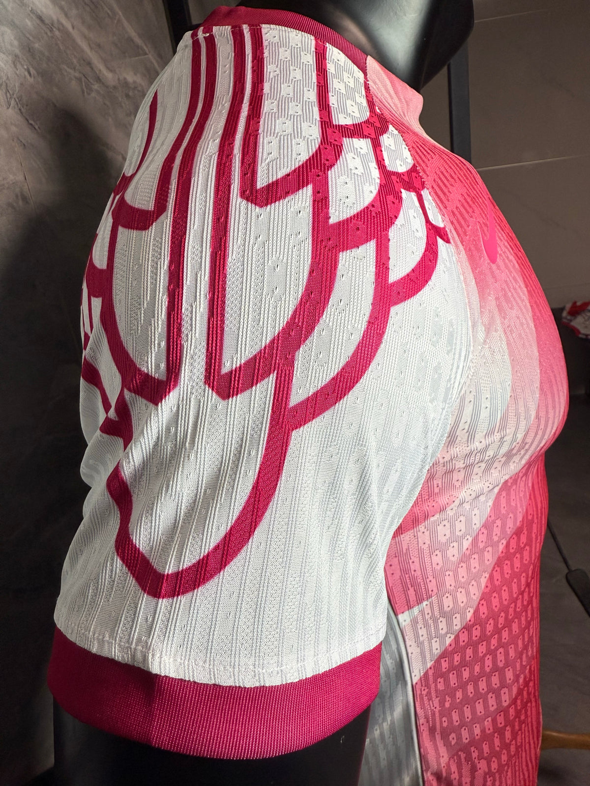 Barcelona 2026/27 Pink and White Special-Edition Shirt — Player Version — photo 7