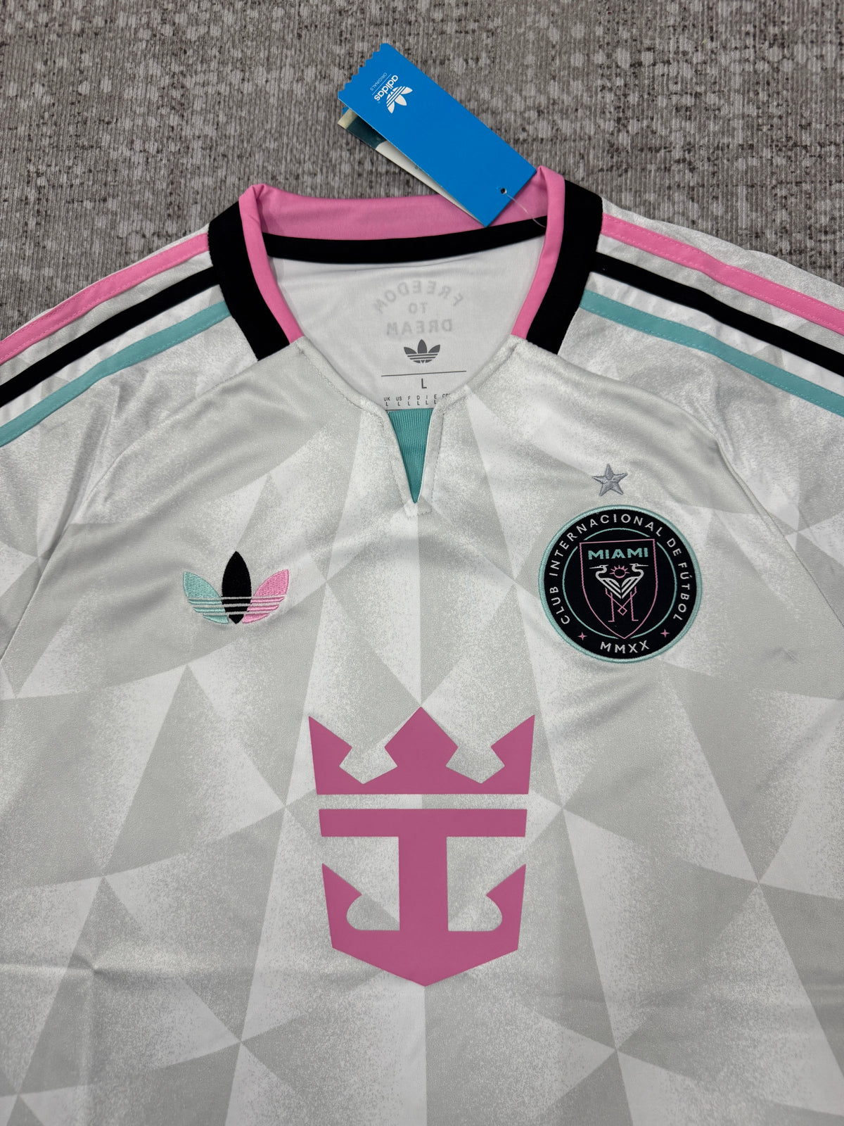 Inter Miami 2026/27 Silver Third Shirt with Star — Fan Version — photo 1