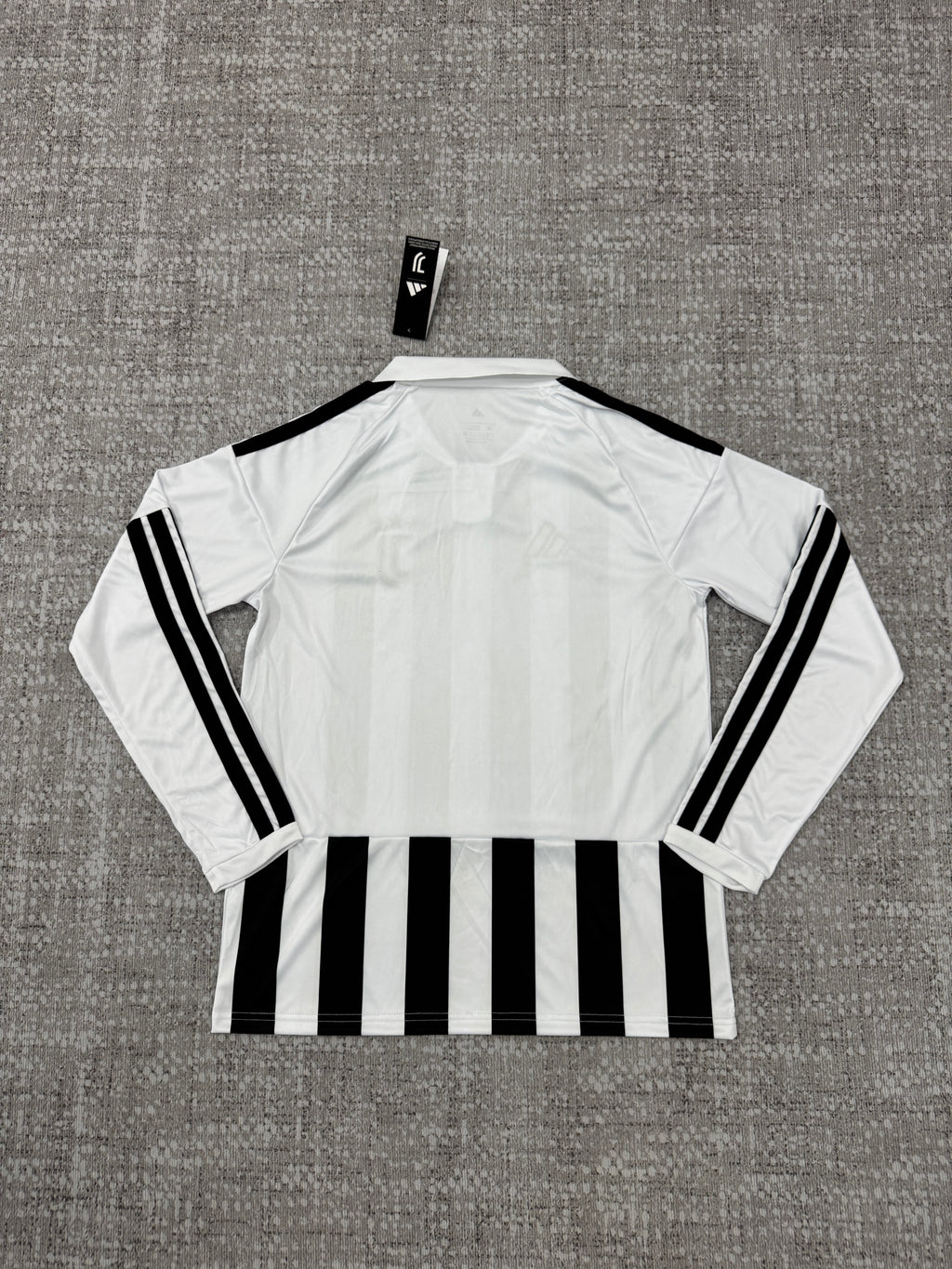 Juventus 2026/27 Black and White Long-Sleeve Home Shirt — Fan Version — photo 3