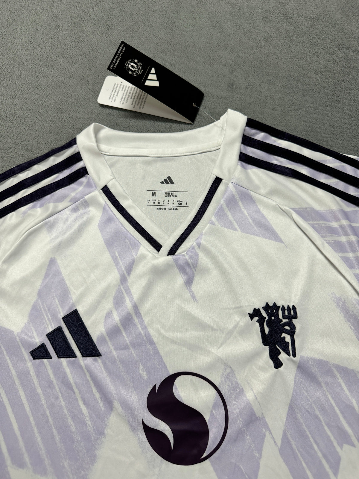 Manchester United 2025/26 White and Lilac Away Shirt — Fan Version — photo 1