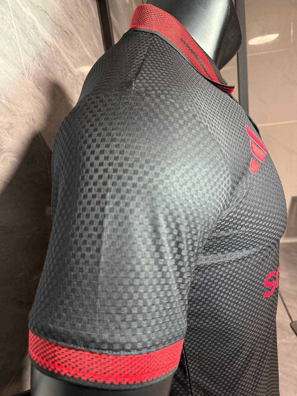 Manchester United 2026/27 Black and Red Polo Training Shirt — photo 8