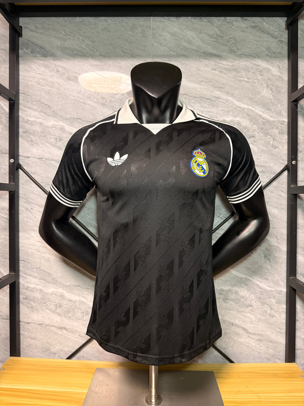 Real Madrid 2026/27 Black Retro Shirt — Player Version — photo 3