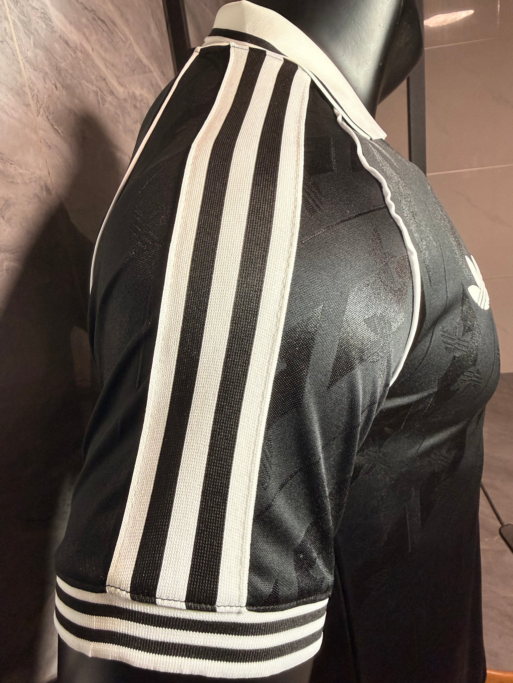 Real Madrid 2026/27 Black Retro Shirt — Player Version — photo 10