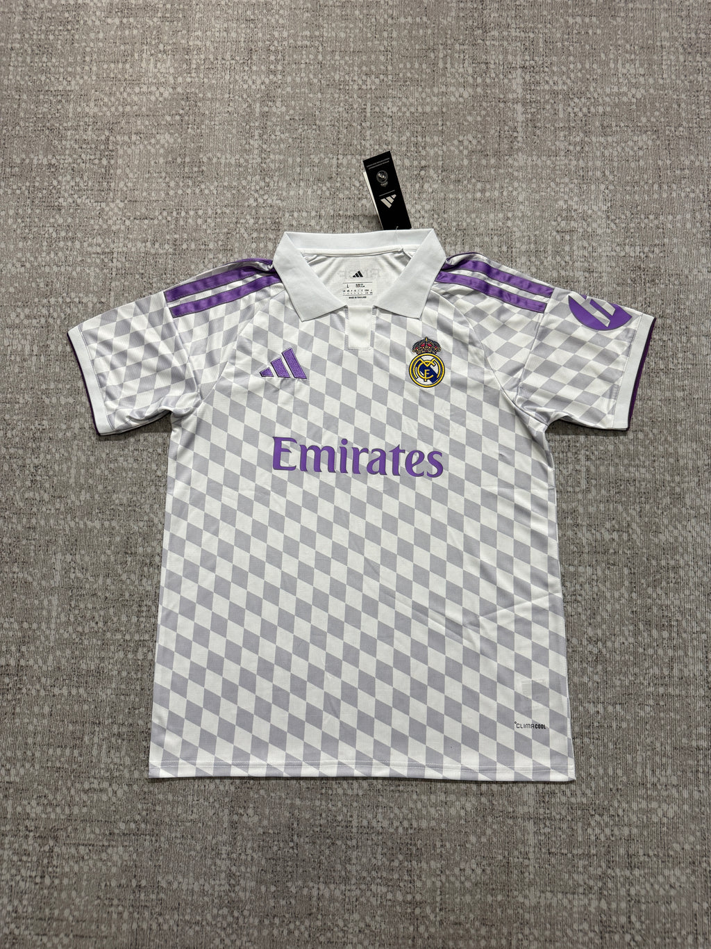 Real Madrid 2027/28 Grey and White Shirt — Fan Version — photo 2