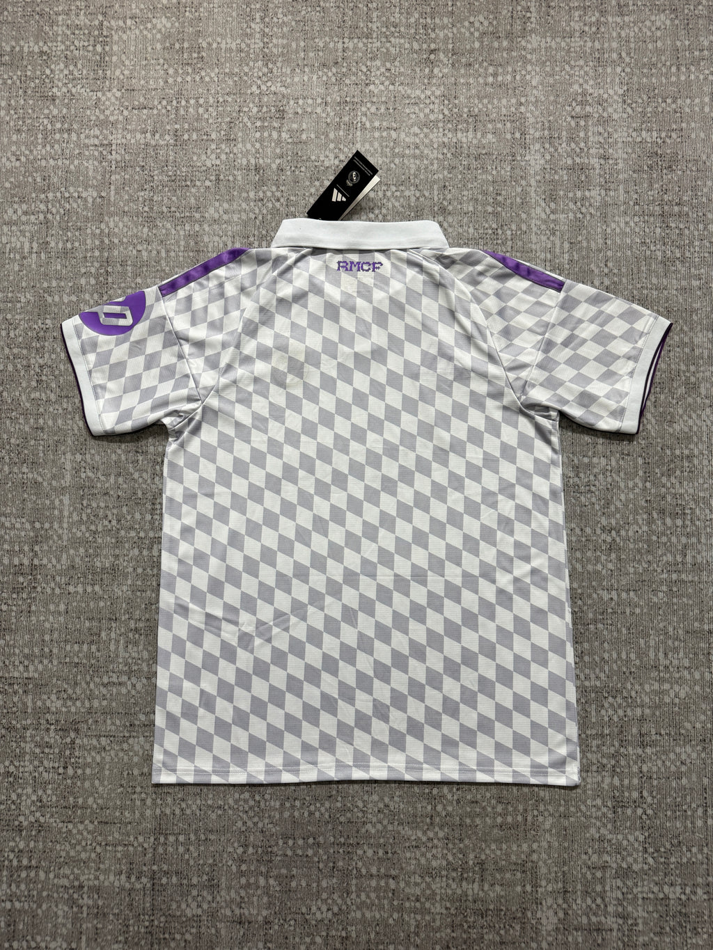 Real Madrid 2027/28 Grey and White Shirt — Fan Version — photo 3