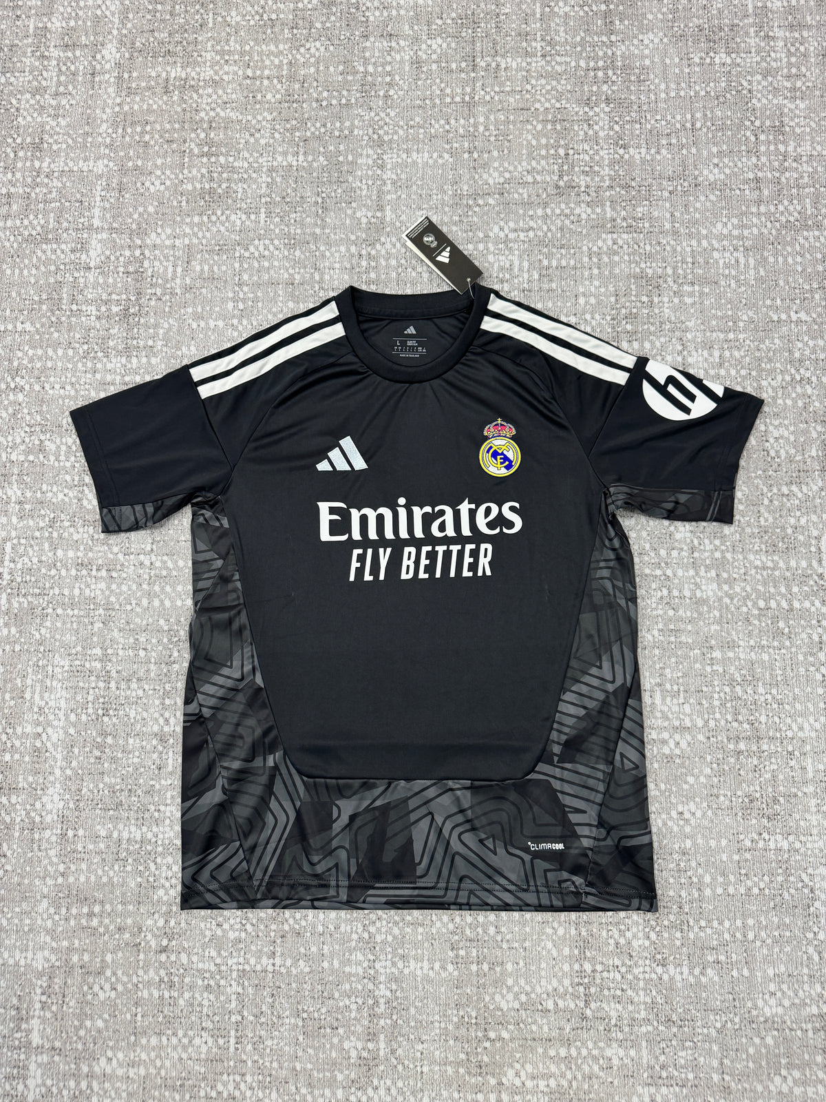 Real Madrid Goalkeeper Shirt — Black Fan Version — photo 1