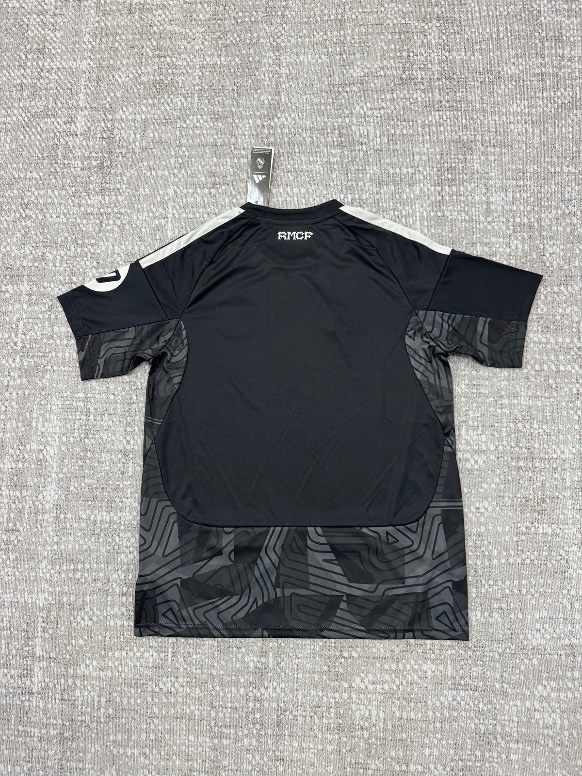 Real Madrid Goalkeeper Shirt — Black Fan Version — photo 2