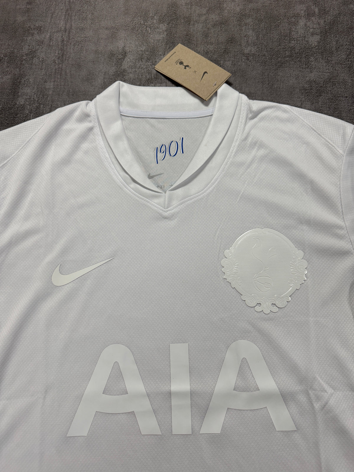 Tottenham Hotspur 2025/26 125th Anniversary Shirt — Fan Version — photo 3